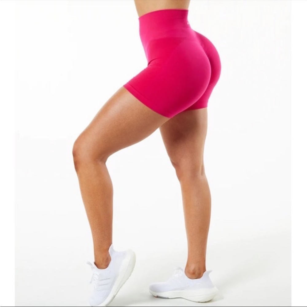 Alphalete amplify 4.5” hot pink shorts